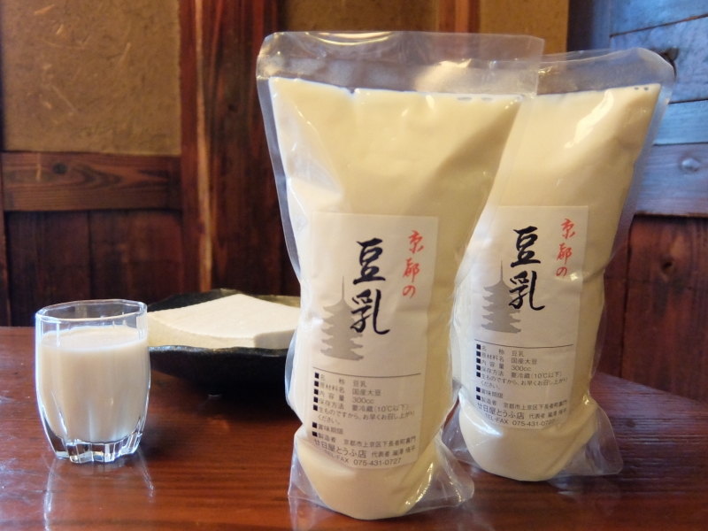 京都の豆乳（300cc）　1本を開く